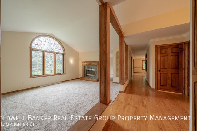 Building Photo - 35 Lamplighter Ct