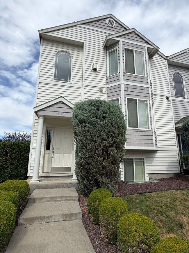 Building Photo - 4802 Porlier Ln