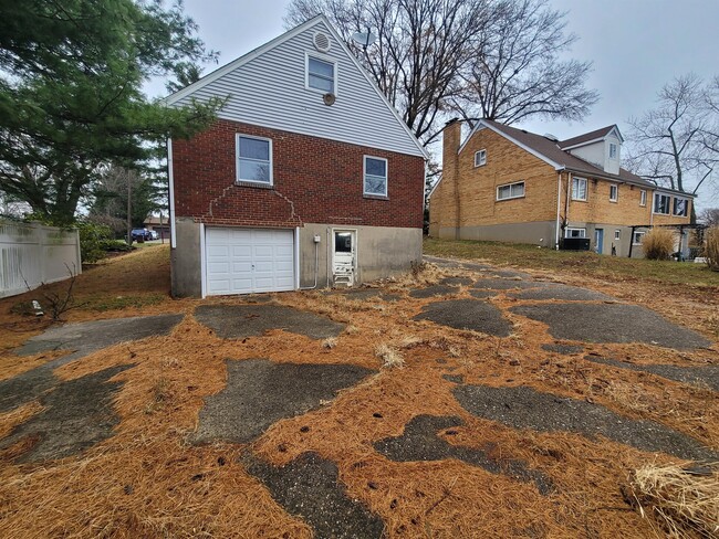 Building Photo - 3675 Hubble Rd