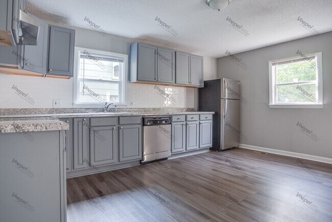 Foto del edificio - 3 Bedroom 1.5 Bath $1,425.00