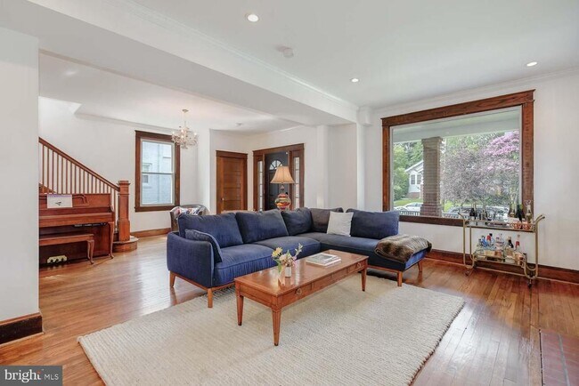 Foto del edificio - 706 Van Buren St NW