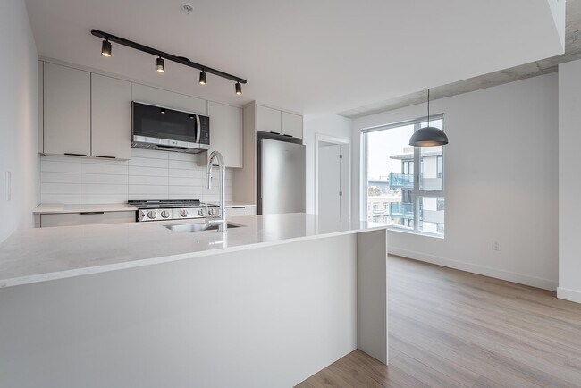 Building Photo - S502