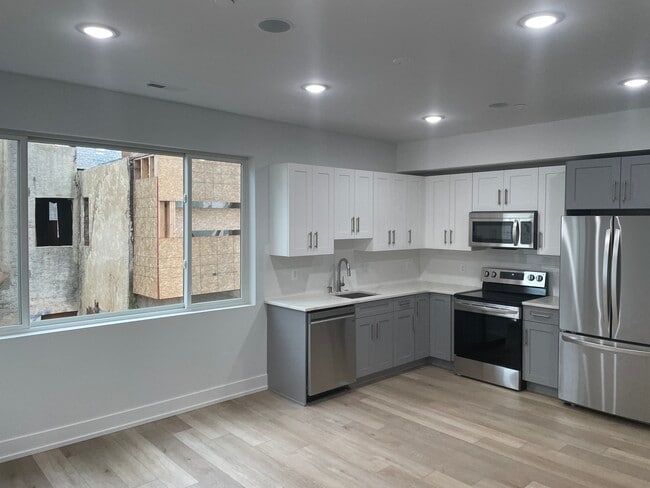 Building Photo - 2156 N Darien St