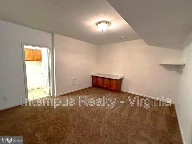Building Photo - 41 Rainwater Ln