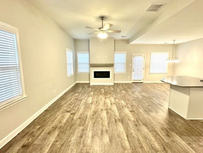 Foto del edificio - Now Leasing a Brand New 4-bedroom 2.5 bath...