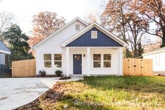 Building Photo - 805 Rodey Ave