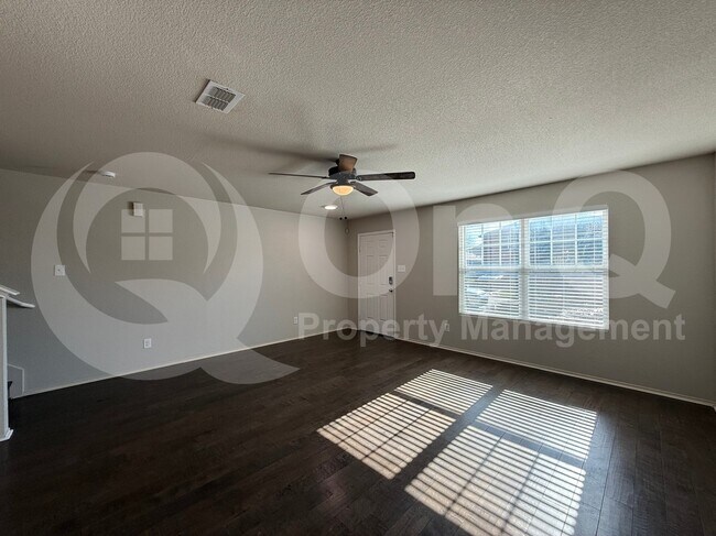 Foto del edificio - 262 Turning Tree Rd