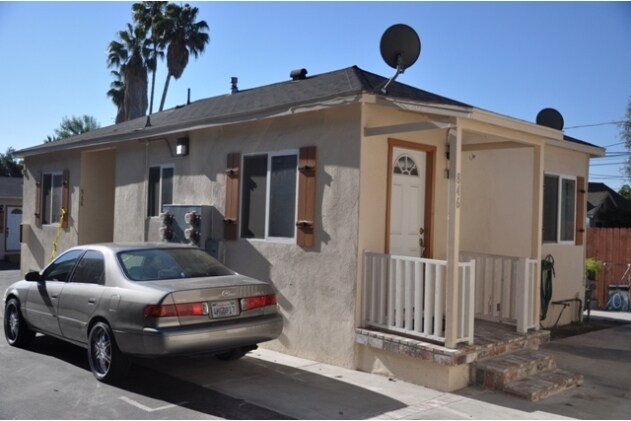 Foto del edificio - 842 N Summit Ave