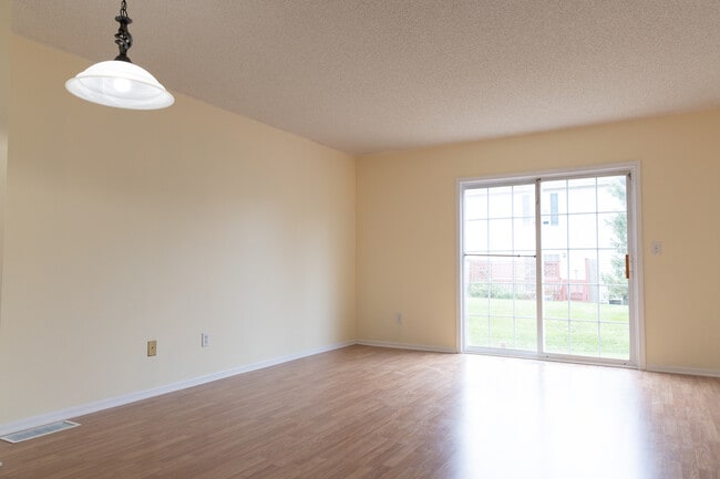 Foto del edificio - 5693 Kilbury Ln