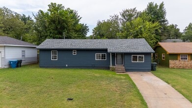 Building Photo - 1040 Sycamore Dr