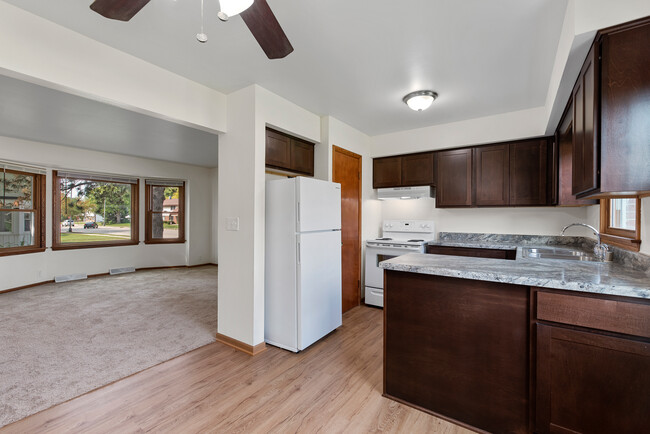 Kitchen - 5515 S Illinois Ave