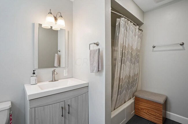 Foto del edificio - 329 E Jenkins Ave