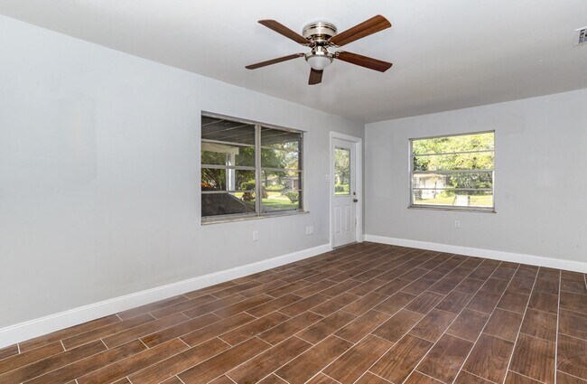 Foto del edificio - Very Cute Two Bedroom Single Family Home - Now Available