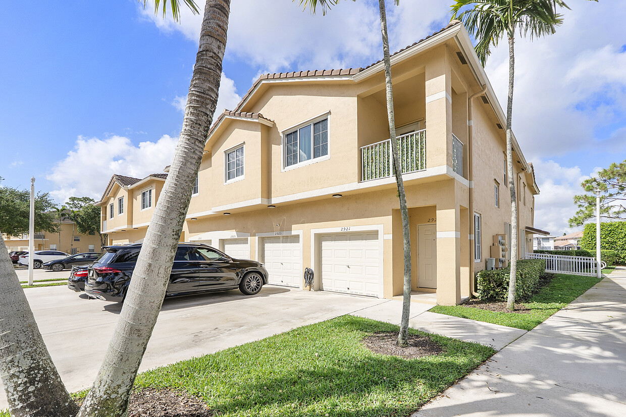 Foto principal - 2921 Crestwood Ter
