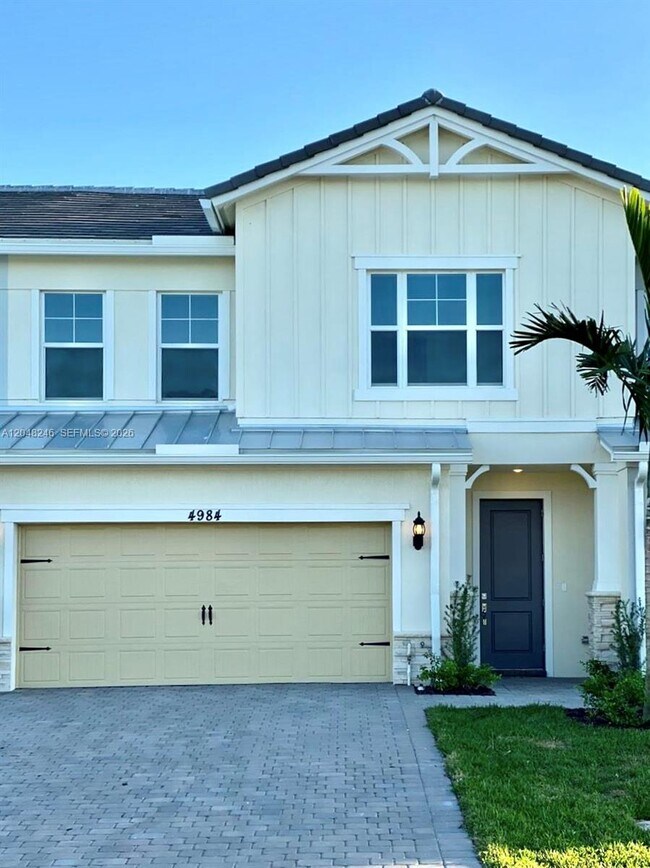 Foto del edificio - 4984 Greenway Dr