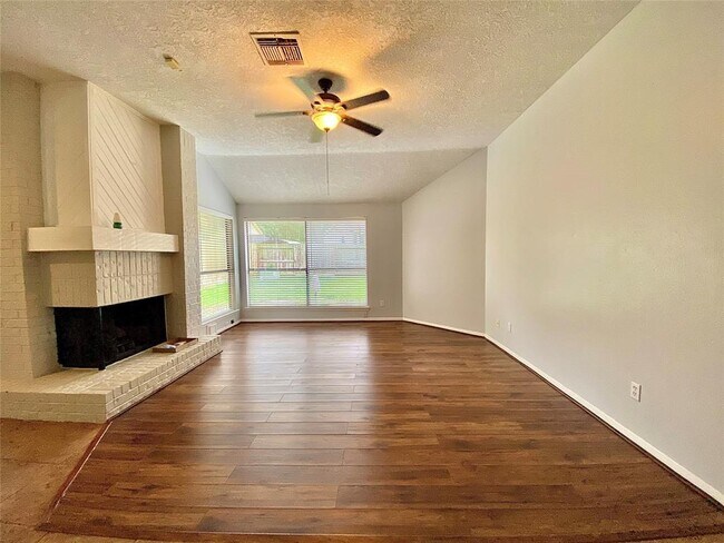 Building Photo - 9827 Paddock Park Dr