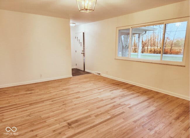 Building Photo - 9502 E 600 S