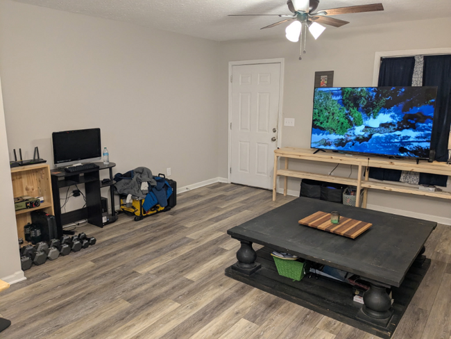 Foto del edificio - 153 Oak Springs Ln