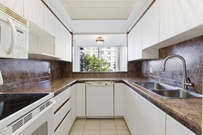 Photo du bâtiment - 13383 108 Ave