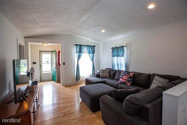 Foto del edificio - 4 br, 1 bath House - 5 S. C Street