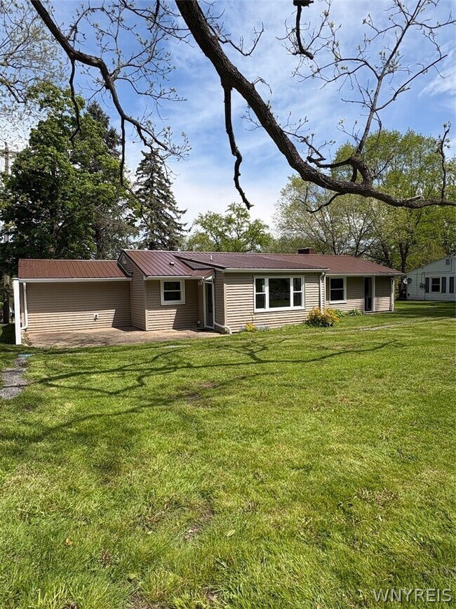 Building Photo - 896 Hillside Dr