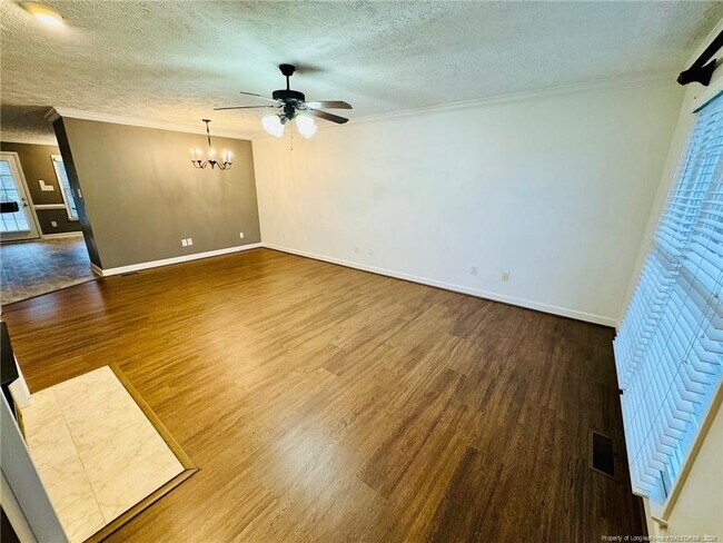 Foto del edificio - 616 Amberdale W Cir