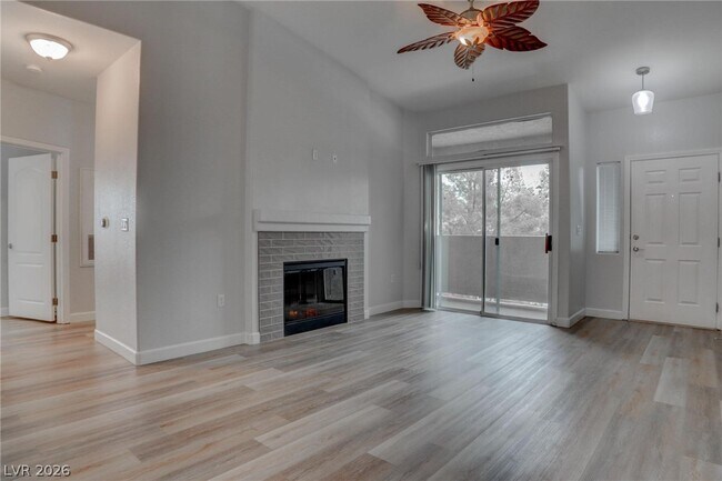 Foto del edificio - 2305 W Horizon Ridge Pkwy