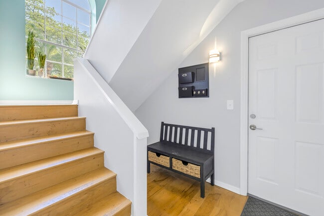 Building Photo - 4BR- 5156
