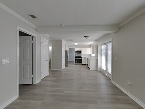 Building Photo - 18139 Lake Bend Dr