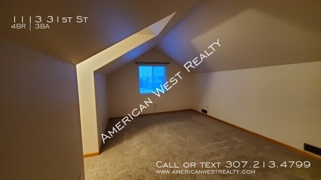 Building Photo - 4bed/3bath/1car duplex