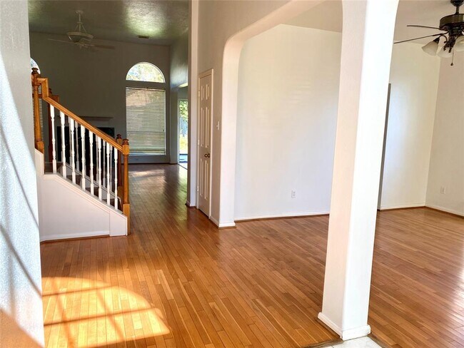 Building Photo - 10414 N Laureldale Dr
