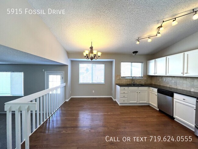 Building Photo - Lovely multi-level house for rent
