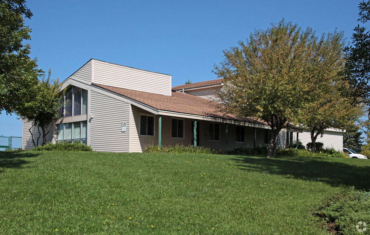 Ardmor Village Apartments in Lakeville, MN