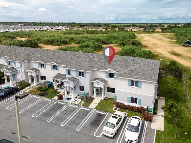 Foto del edificio - 448 NW 12th Pl