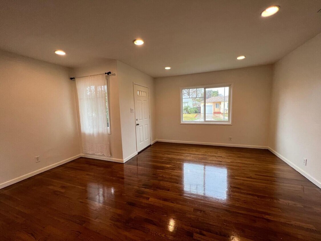 5738 Chicopee Ave, Encino, CA 91316 House for Rent in Encino, CA