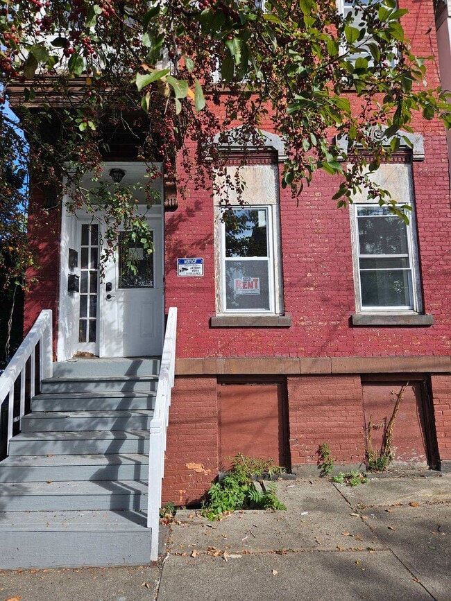 Building Photo - 3018 6th Ave