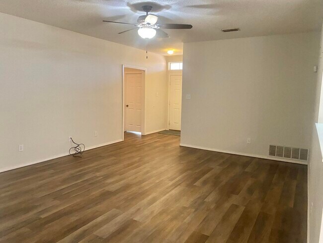 Foto del edificio - 508 N Juneau Ave