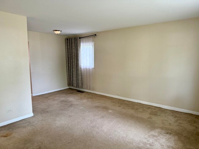 Building Photo - 1374 Forest Pl