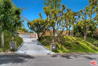 Building Photo - 3835 Sapphire Dr
