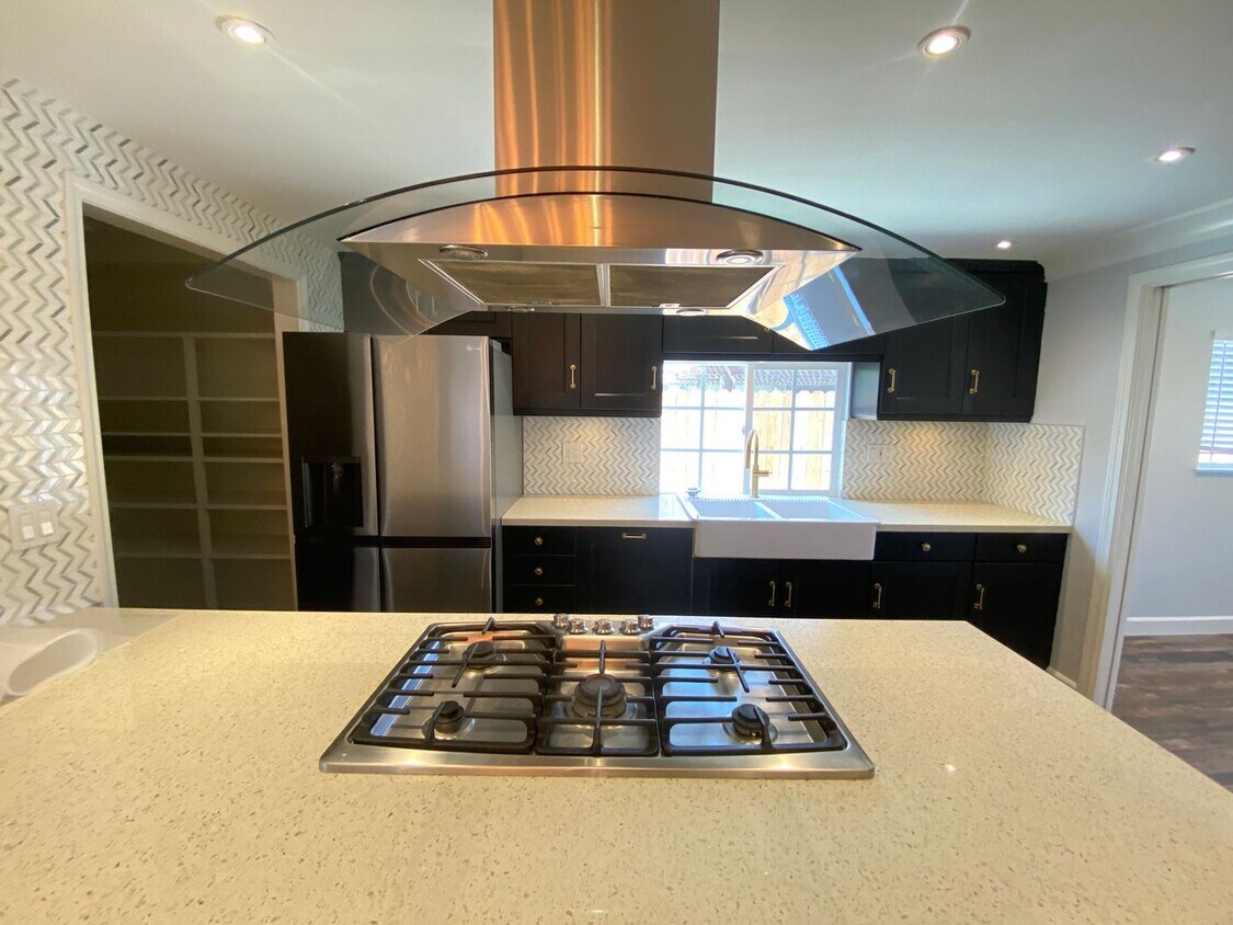 Primary Photo - Gorgeous 3 bedroom 2 bath single family ho...