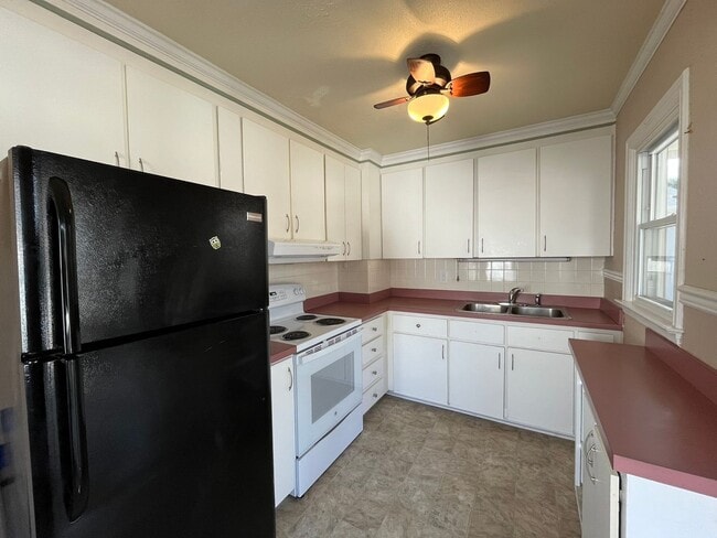 Building Photo - Cozy 1BD, 1BA Near Downtown Raleigh House with Fenced Yard