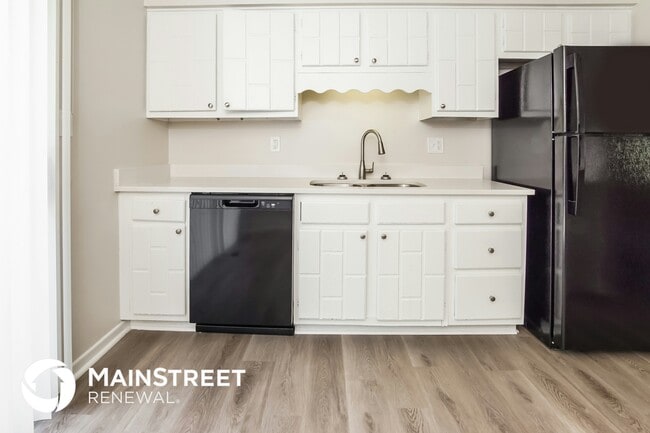 Building Photo - 5821 Outer Dr