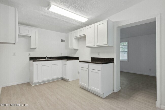 Foto del edificio - 4204 Santee Rd