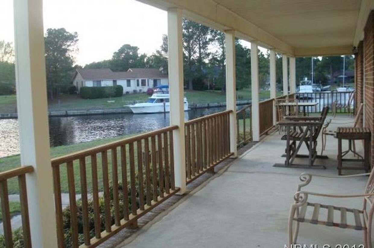 Primary Photo - Private Dock Waterfront! Beautiful 3BR/2BA...