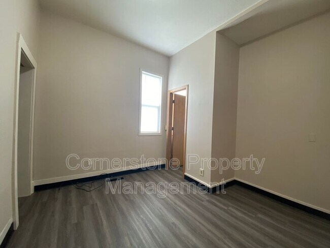 Building Photo - 1227 1st Ave N