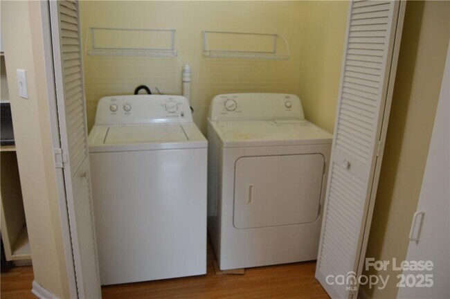 Foto del edificio - 736 Mocksville Hwy