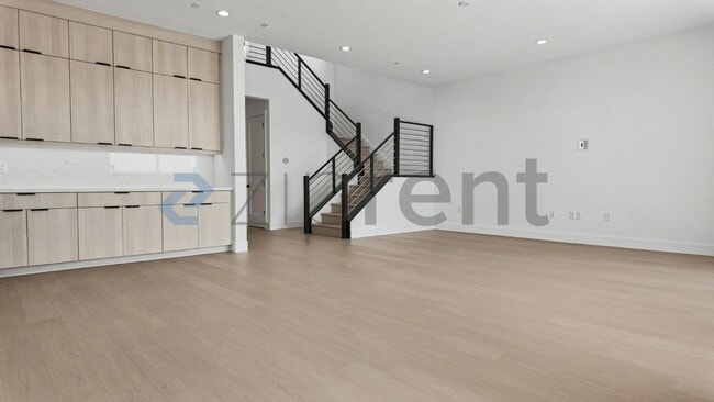 Building Photo - Unit