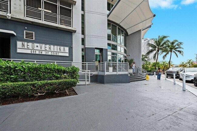 Foto del edificio - 690 SW 1st Ct