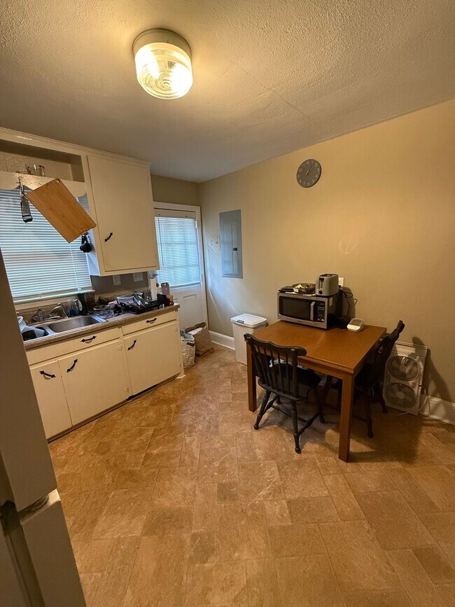 Foto del edificio - Charming 1 Bedroom, 1 Bath Apartment in No...