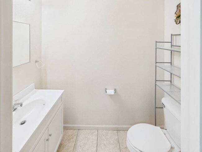 Building Photo - 402 Elliott Ln